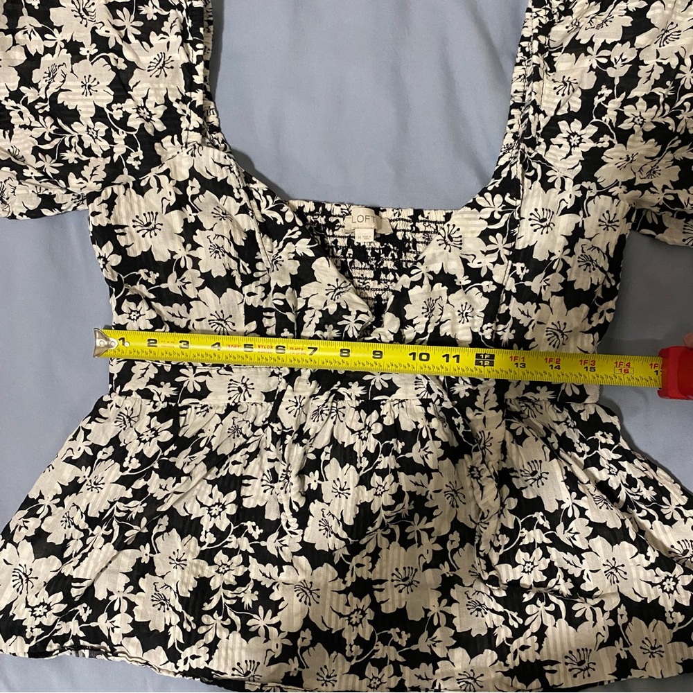 LOFT - Women’s Floral Square-Neck Peplum Top in Black and Cream - Picture 5 of 7